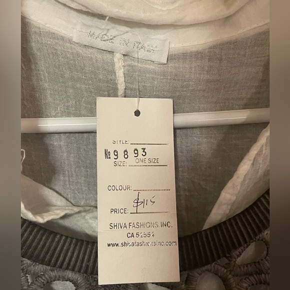 🌹Gorgeous and very unique shier lace blouse🌹 - Picture 4 of 6